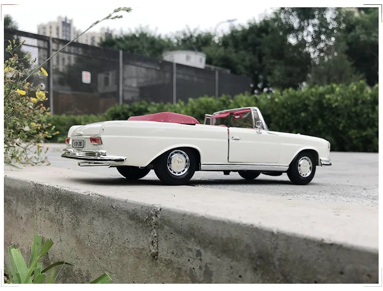 Maisto 1:18 1967 Mercedes-Benz 280SE Alloy Retro Car Model Classic Car Model Car Decoration Collection gift