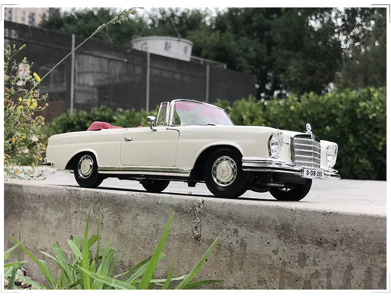 Maisto 1:18 1967 Mercedes-Benz 280SE Alloy Retro Car Model Classic Car Model Car Decoration Collection gift