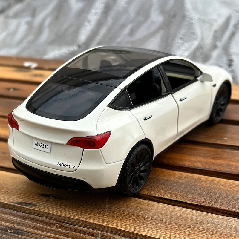 1:24 Model Y Alloy Car Toy Diecast Metal Model Sound Light Pull Back Toys Coffee Shop Decorations Gift For Children Collection