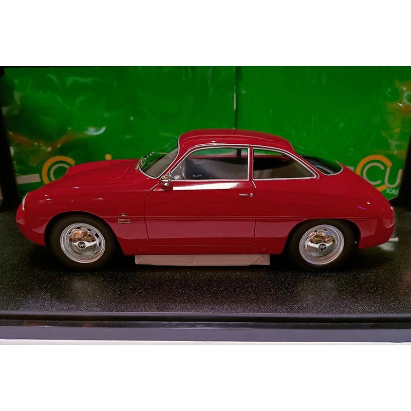 Diecast 1/18 Scale Alfa Romeo Sports Car Simulation Resin Car Model Collectible Ornament Gift Souvenir