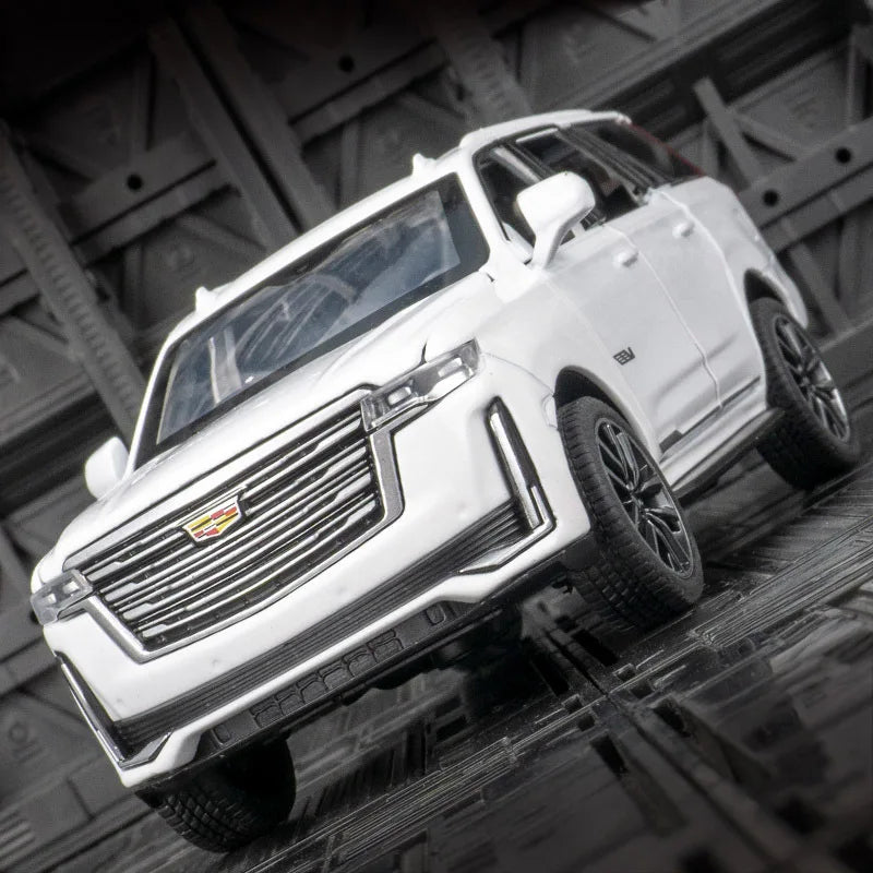 1:32 Cadillac Escalade Off Road Vehicle Alloy Car Diecast Metal Model Sound Light Pull Back Toy Car Central Control Ornaments