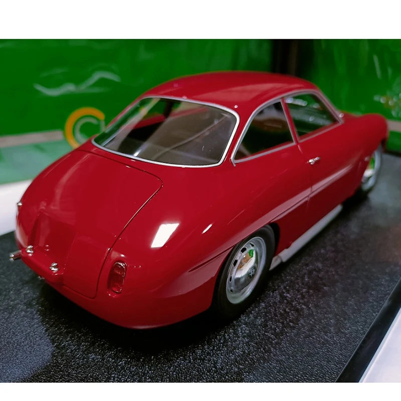 Diecast 1/18 Scale Alfa Romeo Sports Car Simulation Resin Car Model Collectible Ornament Gift Souvenir